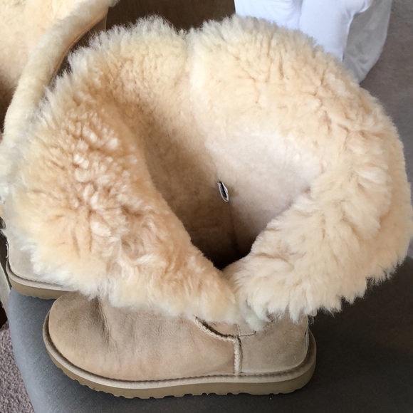 Ugg Boots. Bailey Button Triplet style. Size 6 - Picture 6 of 11